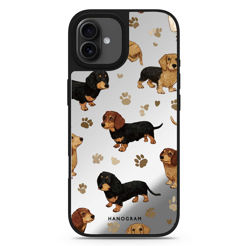 Pawprints of Love iPhone 17 愛心鏡面手機殼 主圖設計